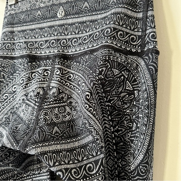 LULULEMON Wunder Under Hi-Rise Tight (Nulux 28")
Entwined 50 Ice Grey Black - Picture 9 of 13